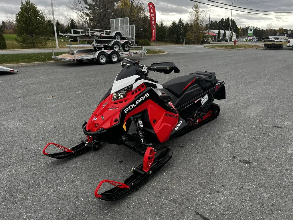 Polaris INDY ADVENTURE 137 650 2022 - S22TDE6RS