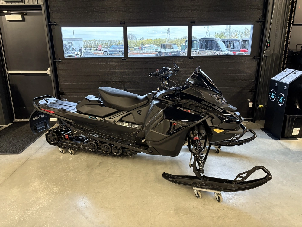 2025 Ski-doo Sm Ren Xrs 9tr Bk 137 1.2rs Sas Hub 25 900 Ace Turbo R 137 1.25 alt