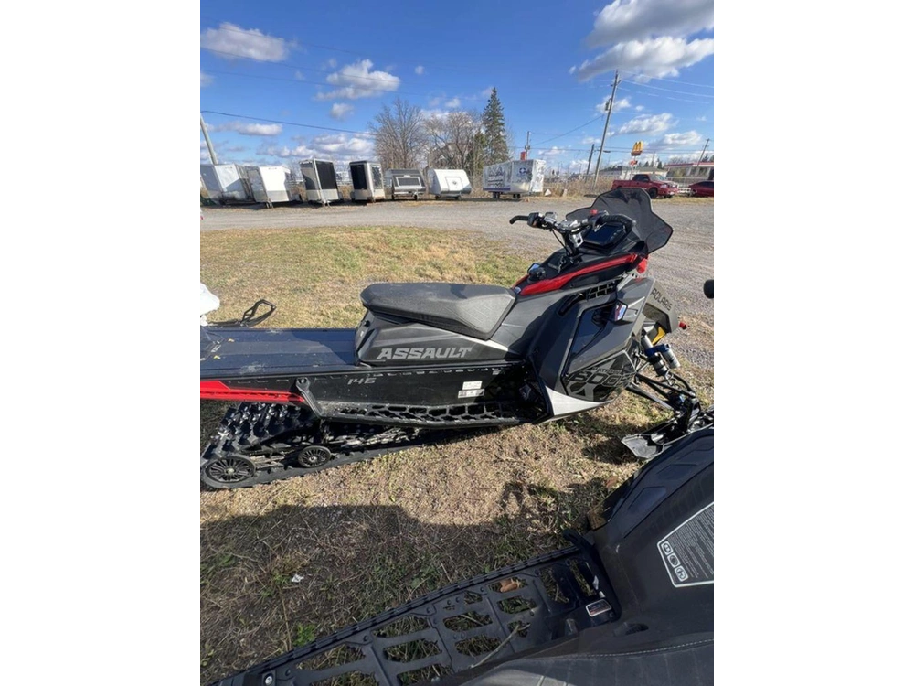 2024 Polaris Patriot Boost Switchback Assault 146 Gloss Black alt