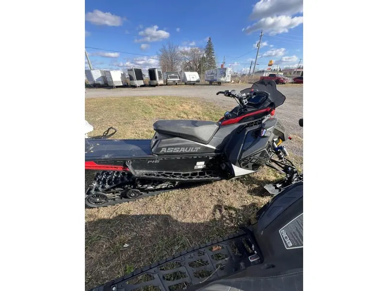 2024 Polaris Patriot Boost Switchback Assault 146 Gloss Black