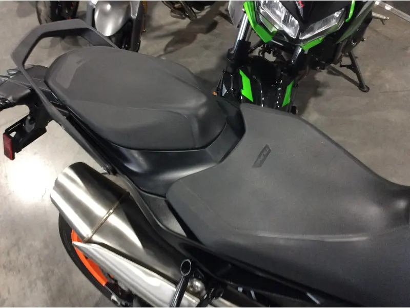 2023 KTM DUKE 890R thumbnail 5