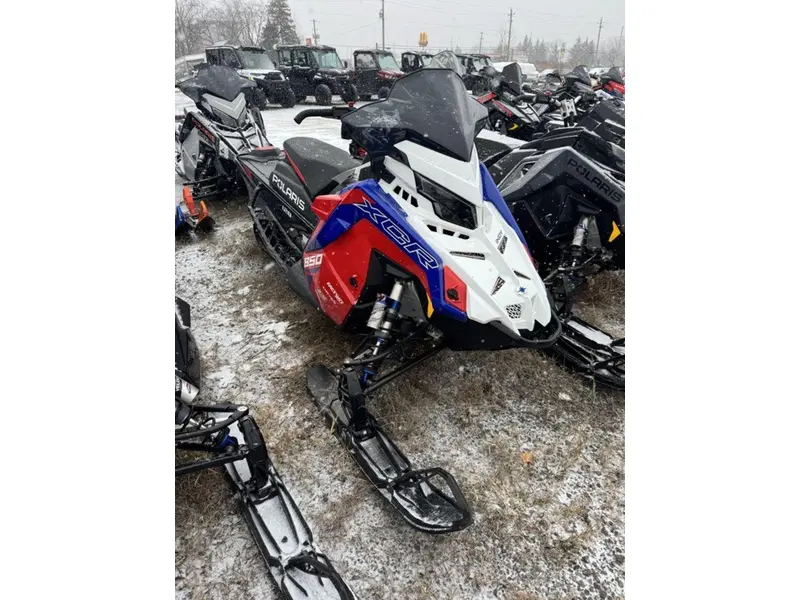 2024 Polaris 850 Indy XCR 128 Premium Indy Red