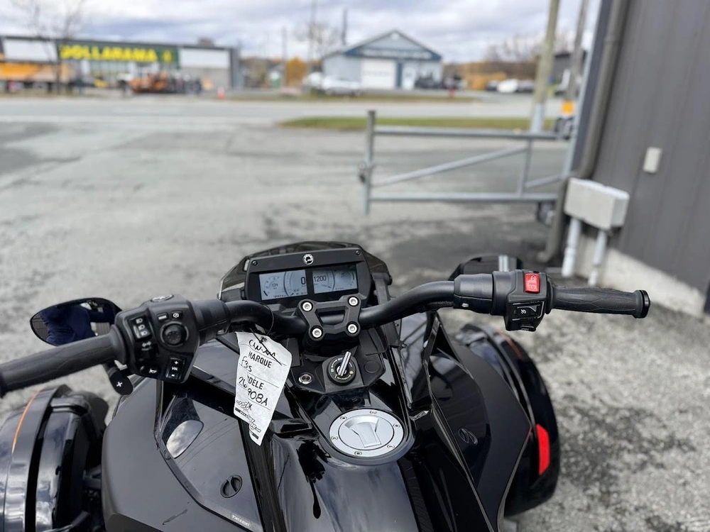 2022 Can-am F3-s alt