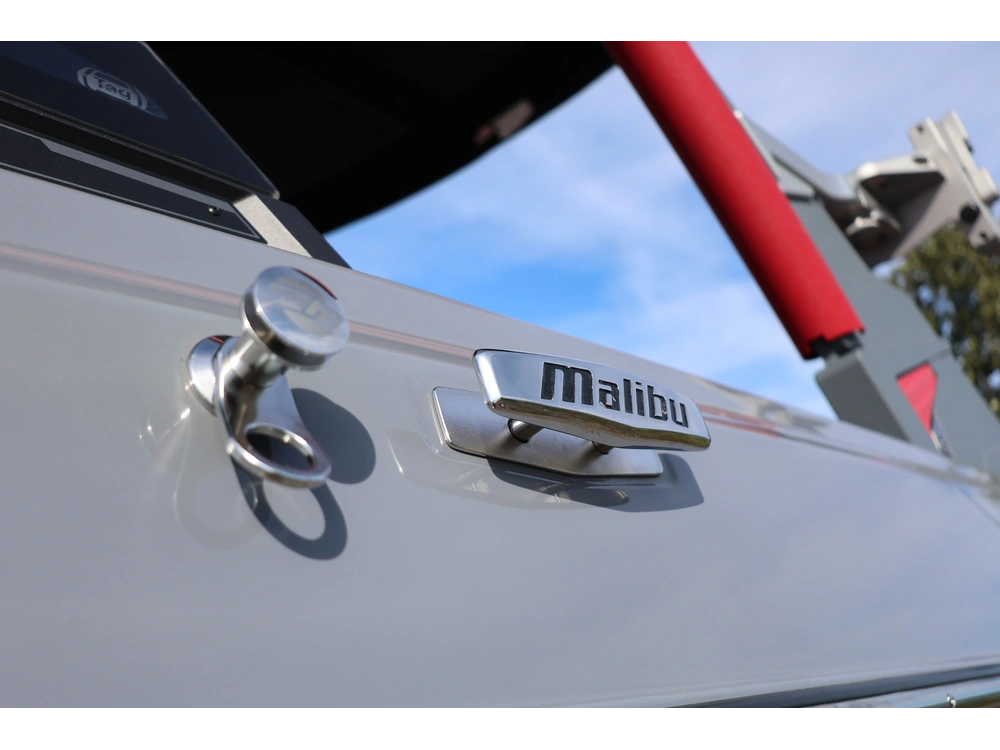 2022 Malibu 23 Lsv alt