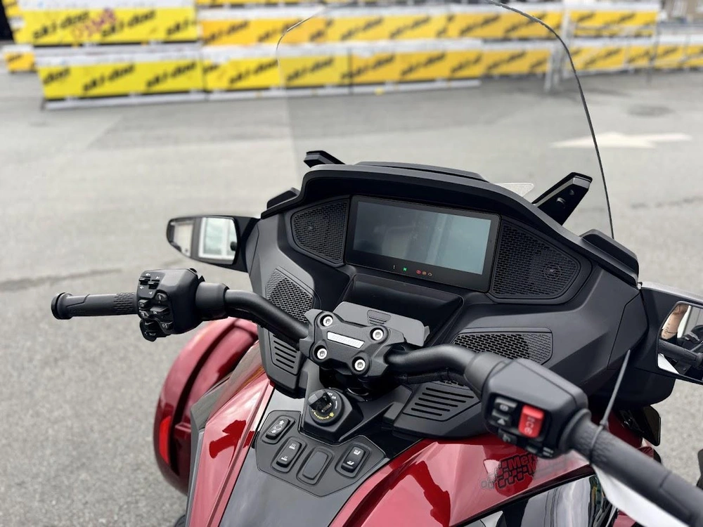 Can-am Rt Limited 2025 alt