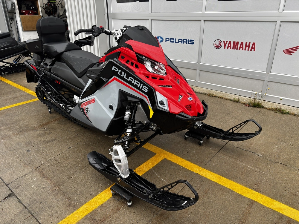 Polaris Prostar S4 Indy Adventure 137 2025 alt