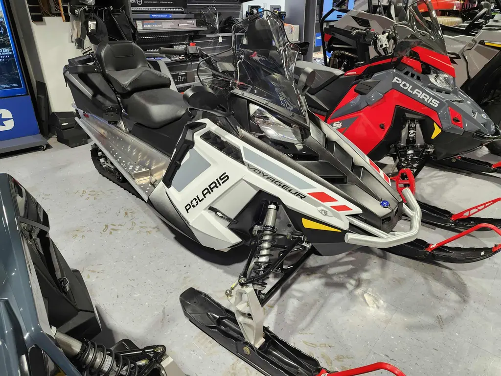 Polaris VOYAGEUR ADVENTURE 550F 144"  2025