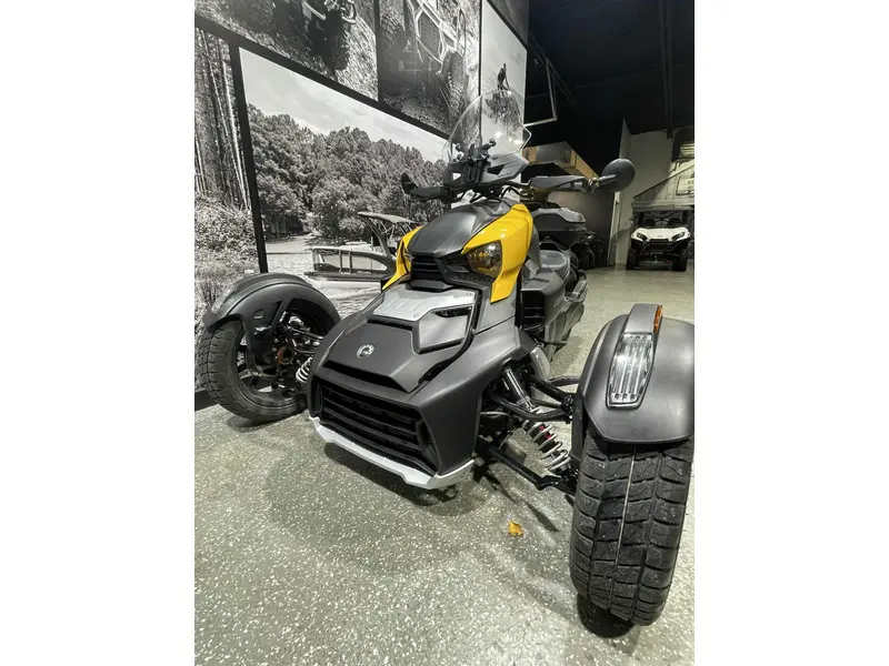 2019 Can-Am RYKER 900 RALLY **VALISE ARRIERE ET PARE-BRISE!!**