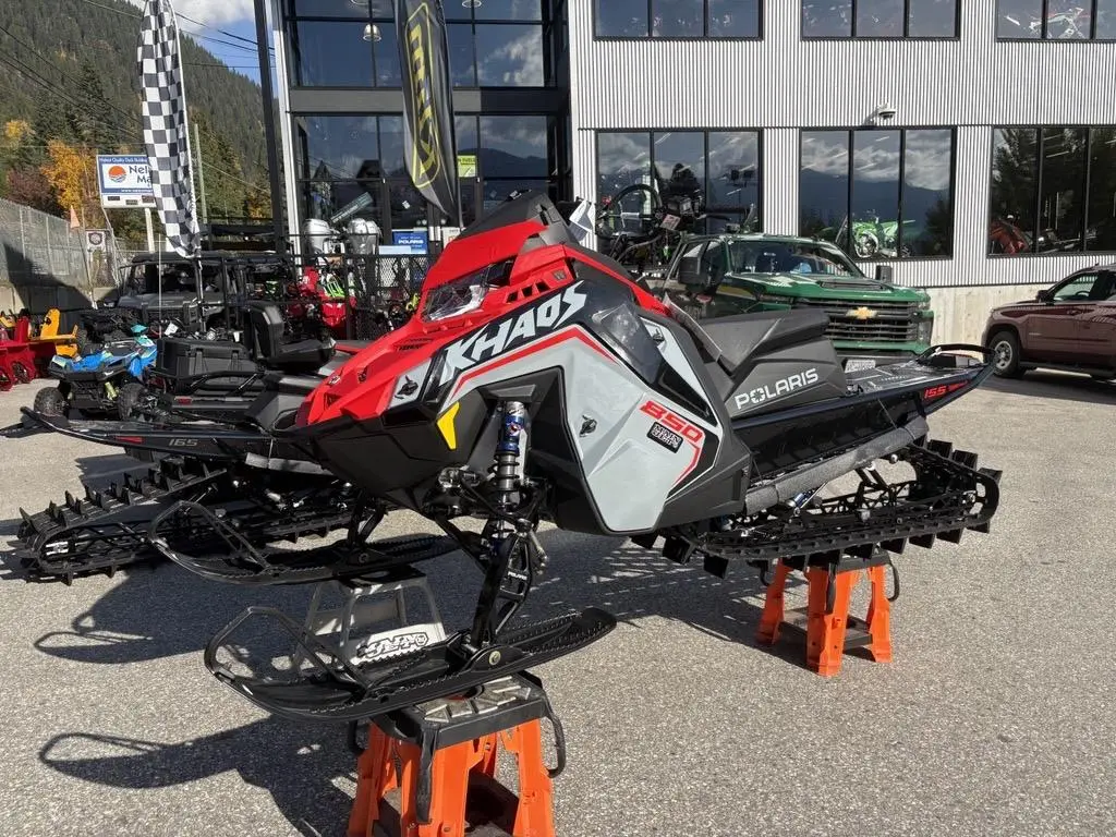 2025 Polaris 850 RMK KHAOS 155 - Storm Gray / INDY® Red