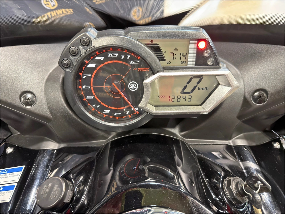 2012 Yamaha Apex alt