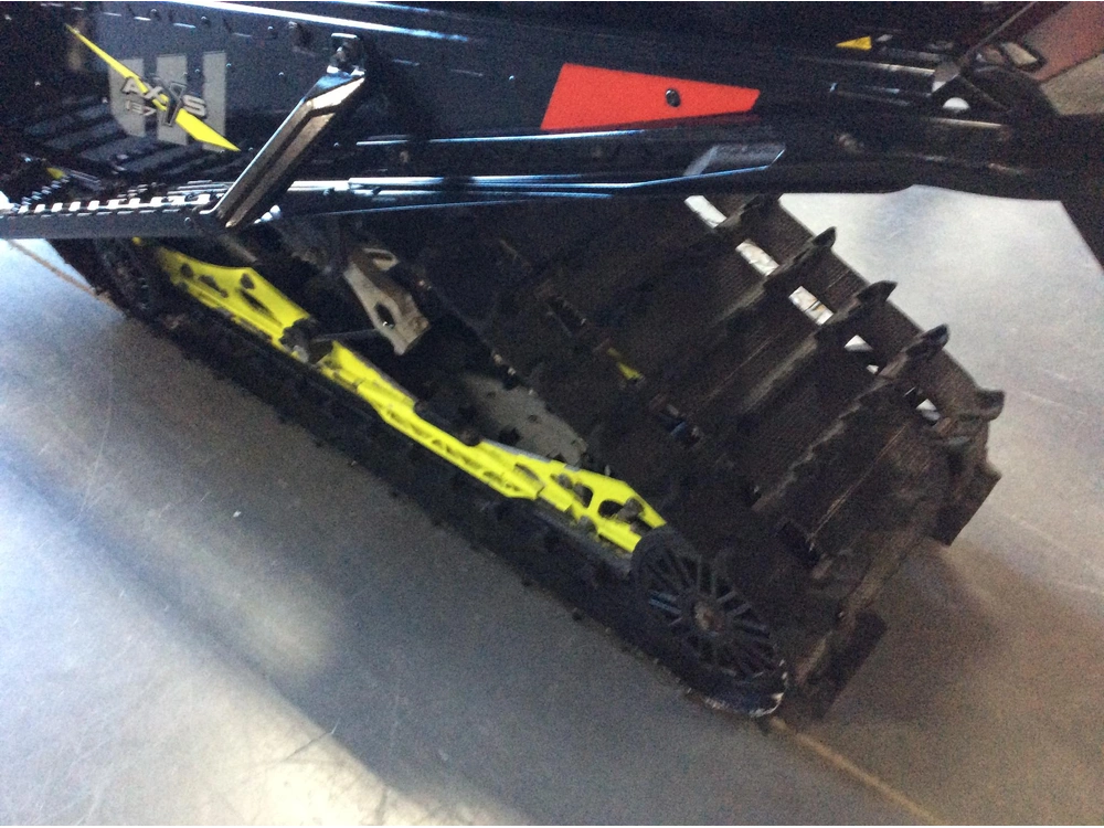 Polaris 800 Indy Adventure 137 2020 alt