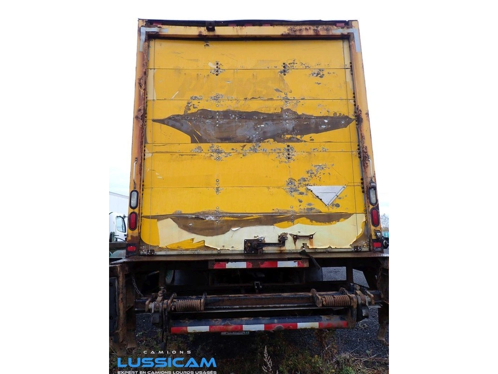 Freightliner M2-106 2013