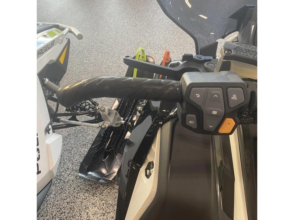 2025 Polaris 650 Indy Sp 137 alt