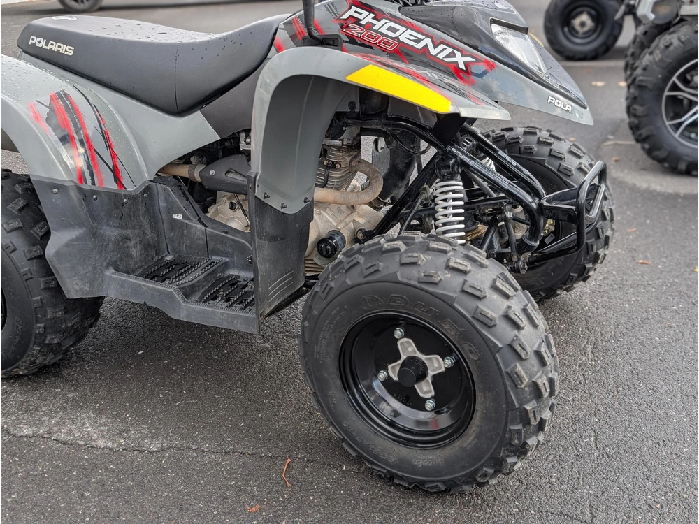 2020 Polaris Phoenix 200 - Storm Gray | 🌍 Concurrents Directs : Raptor 200 / Trx90 / Blaster 🌍 | alt