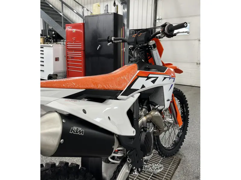 2024 KTM 450 SX-F thumbnail 9