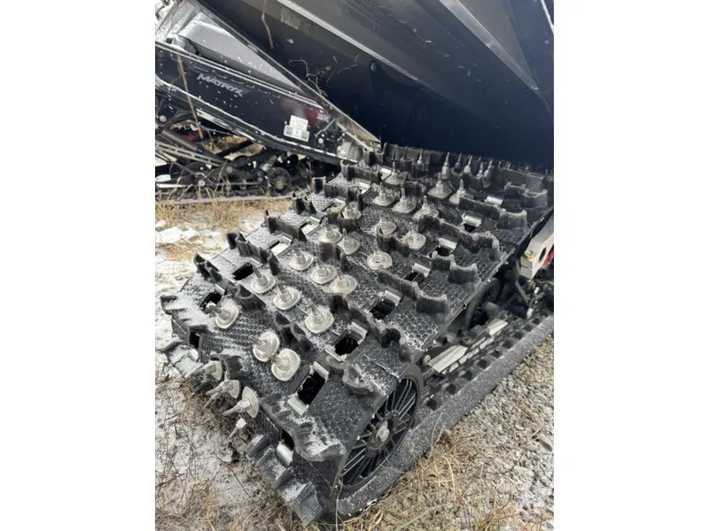 2024 Polaris 850 Indy XCR 128 Premium Indy Red