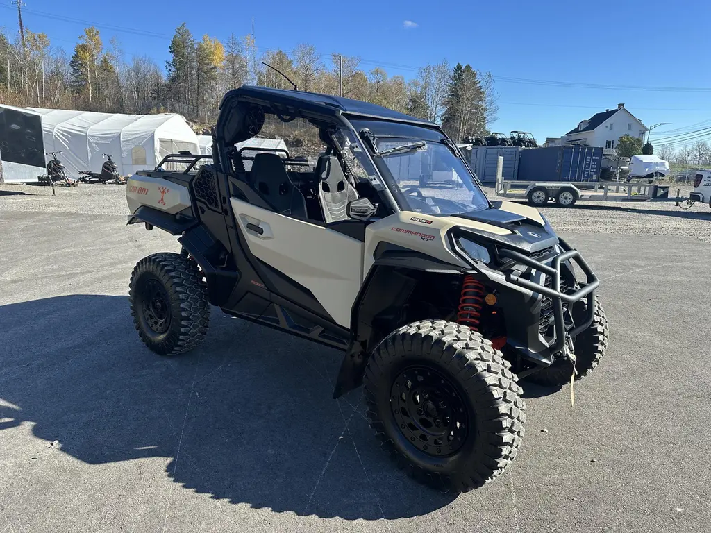 2023 Can-Am COMMANDER XT-P 1000R **À VOIR**