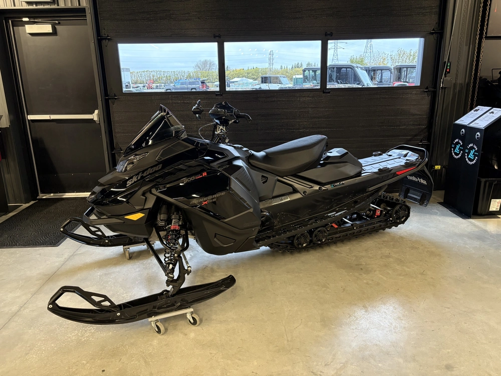 2025 Ski-doo Sm Ren Xrs 9tr Bk 137 1.2rs Sas Hub 25 900 Ace Turbo R 137 1.25 alt
