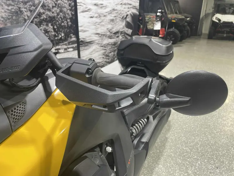 2019 Can-Am RYKER 900 RALLY **VALISE ARRIERE ET PARE-BRISE!!**