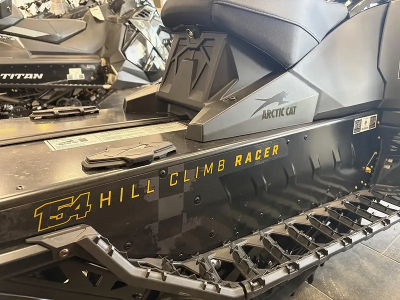 2026 Arctic Cat MTN 858 154 HCR US BLK 2.6