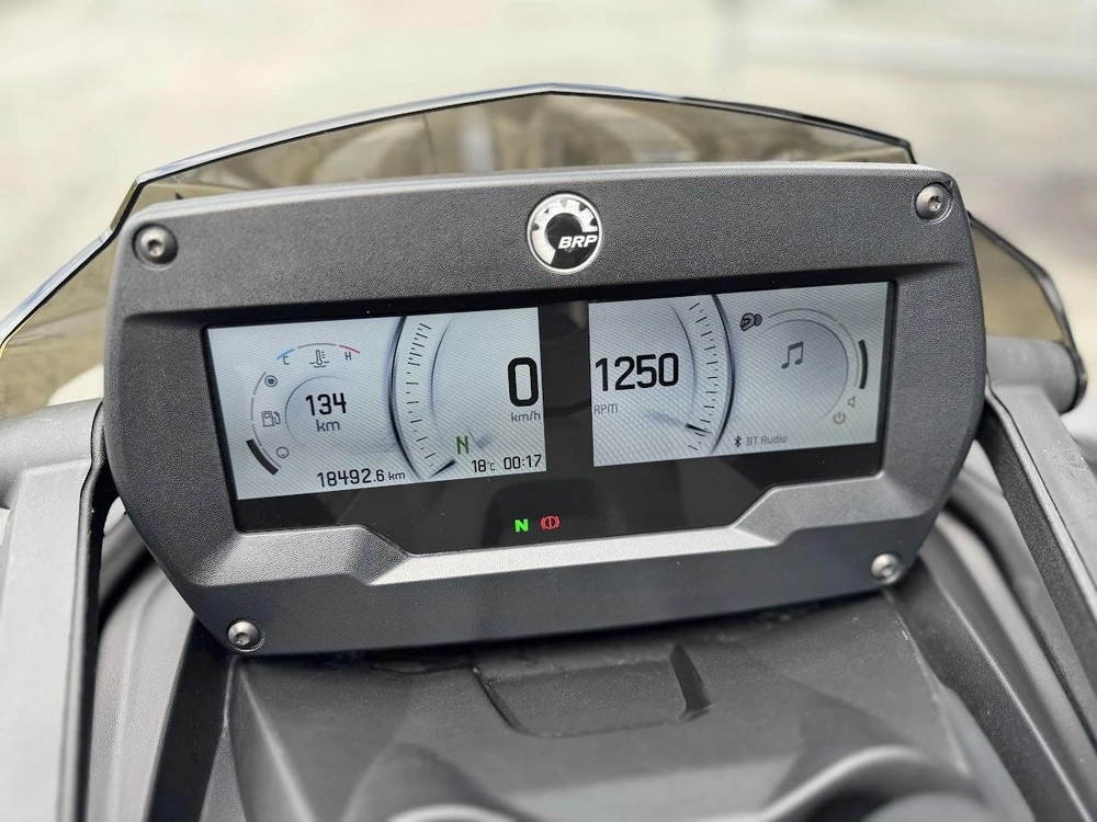 2022 Can-am F3-s alt