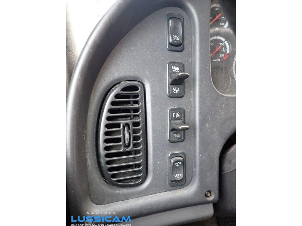 Freightliner M2-106 2013