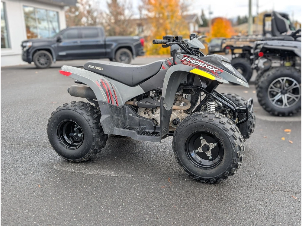 2020 Polaris Phoenix 200 - Storm Gray | 🌍 Concurrents Directs : Raptor 200 / Trx90 / Blaster 🌍 | alt