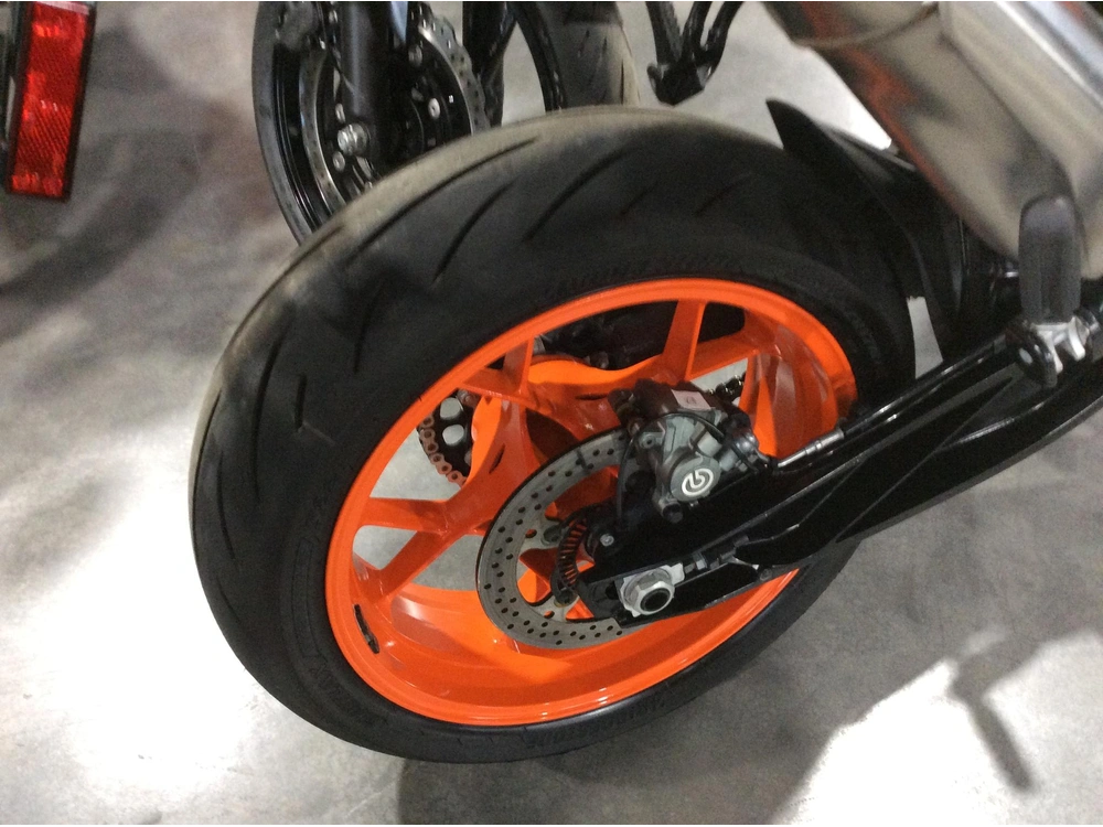 Ktm Duke 890r 2023 alt