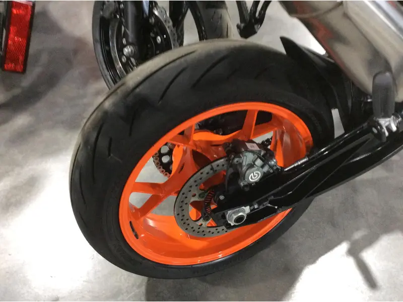 2023 KTM DUKE 890R thumbnail 9