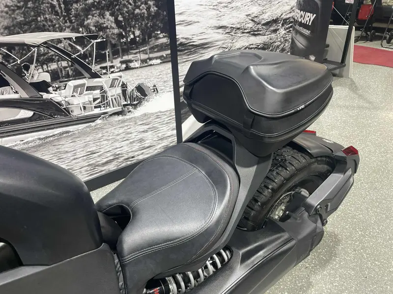 2019 Can-Am RYKER 900 RALLY **VALISE ARRIERE ET PARE-BRISE!!**