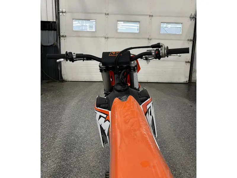 2024 KTM 450 SX-F thumbnail 10