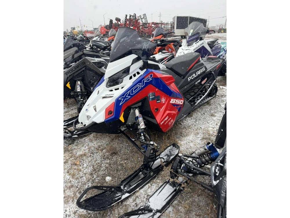2024 Polaris 850 Indy Xcr 128 Premium Indy Red alt