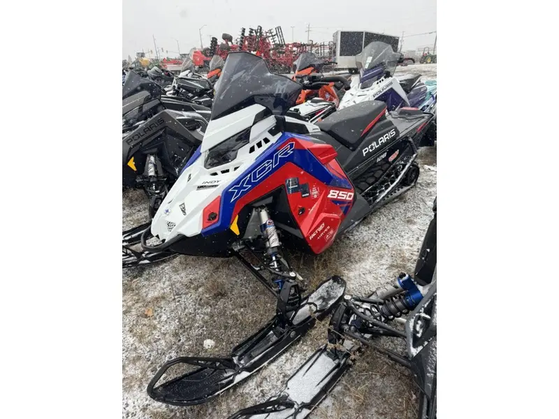 2024 Polaris 850 Indy XCR 128 Premium Indy Red
