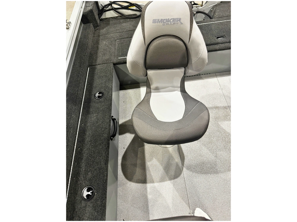 2023 Smoker-craft Excursion 176 Dc alt