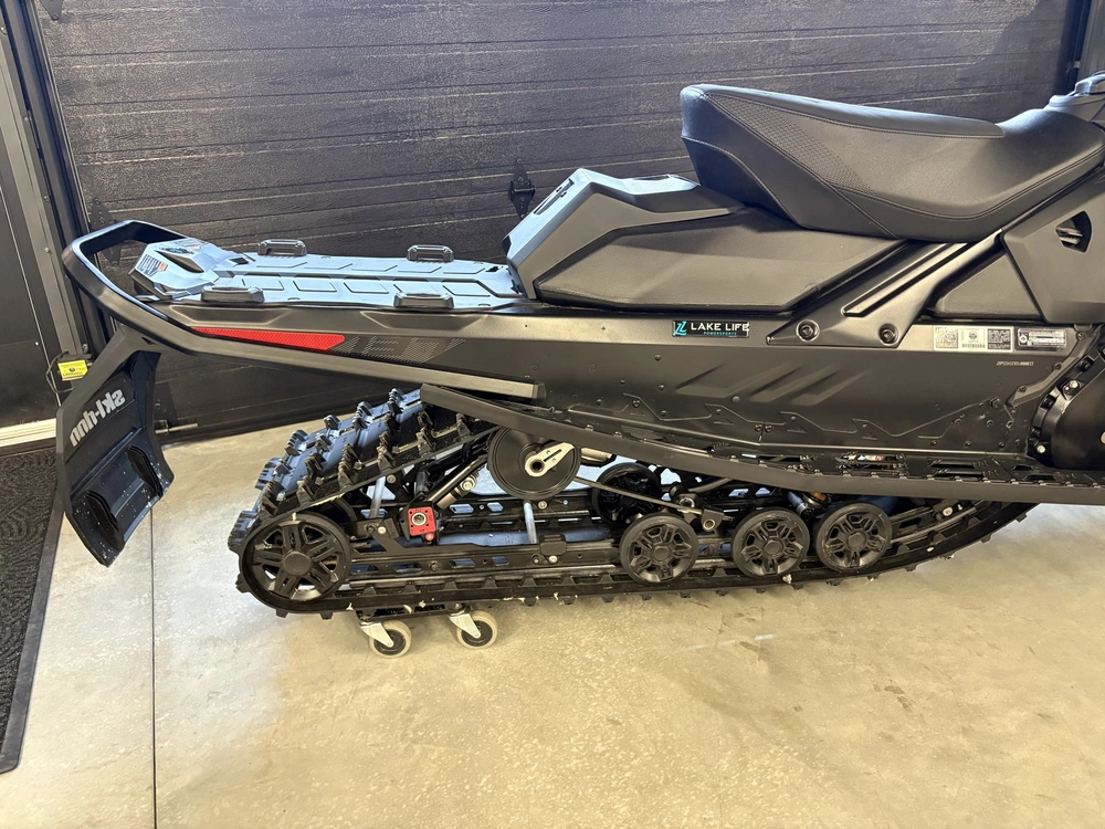 2025 Ski-doo Sm Ren Xrs 9tr Bk 137 1.2rs Sas Hub 25 900 Ace Turbo R 137 1.25 alt
