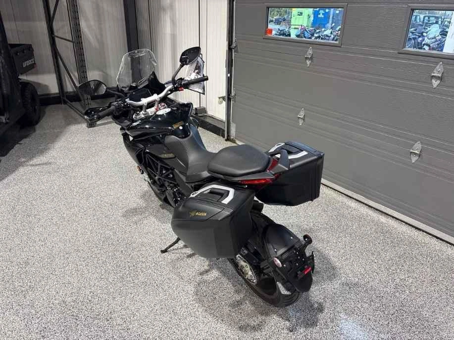 2023 Mv Agusta Turismo Veloce Lusso Scs alt