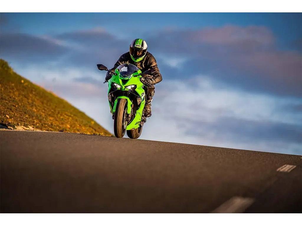 New 2026 Kawasaki NINJA ZX-6R in Laval - Laval Moto