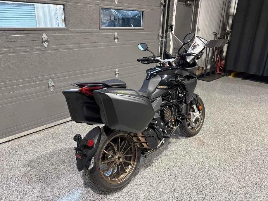 2023 Mv Agusta Turismo Veloce Lusso Scs alt