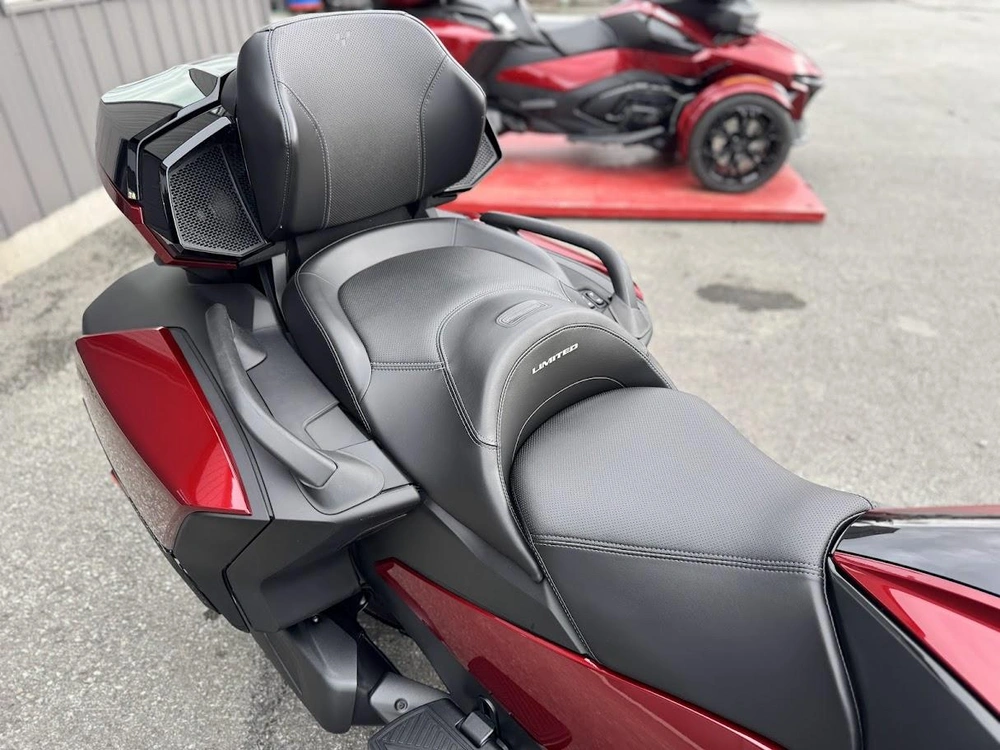 Can-am Rt Limited 2025 alt
