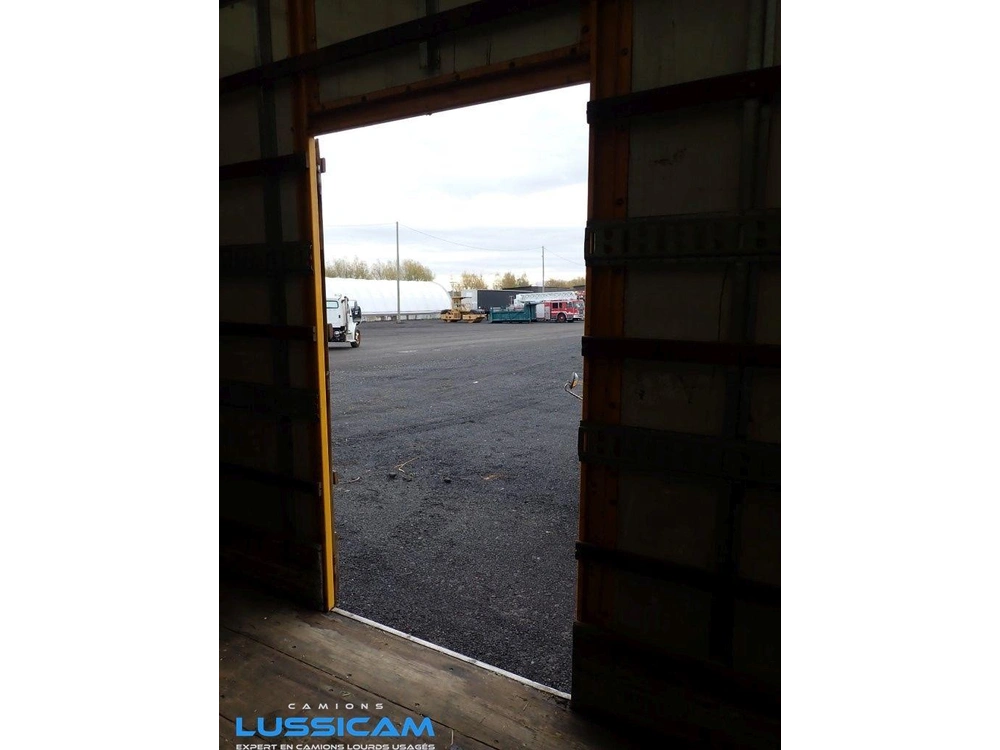 Freightliner M2-106 2013
