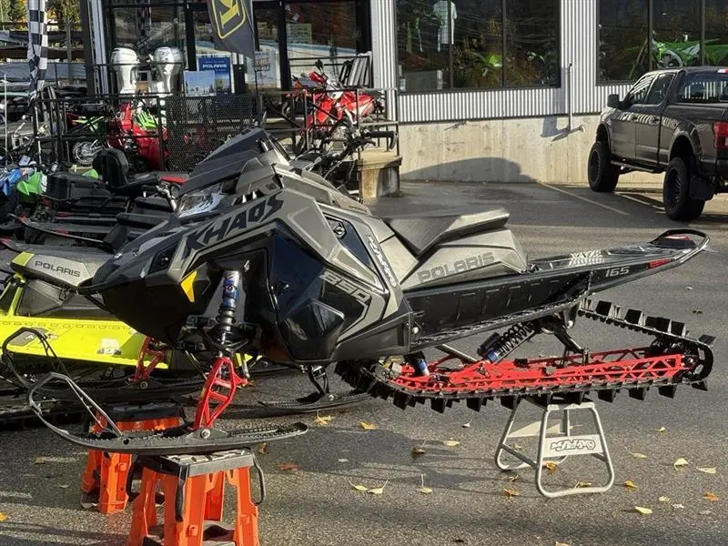 2025 Polaris 850 RMK KHAOS 165 - Shadow Gray / Gloss Black