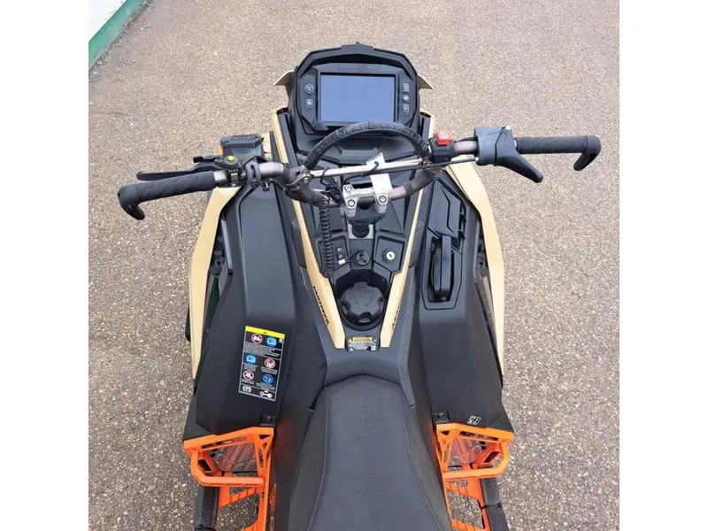 2024 Polaris Patriot 9R RMK Khaos Slash 165 Gloss Black/Military Tan/Orange Burst