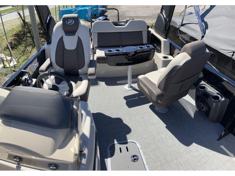 2023 Princecraft Vogue 25rl Platinum Edition alt