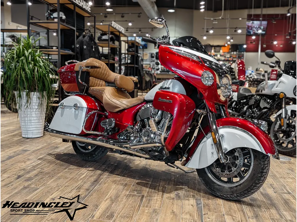 2019 Indian Motorcycle Roadmaster Icon // Ruby Metallic/Pearl White