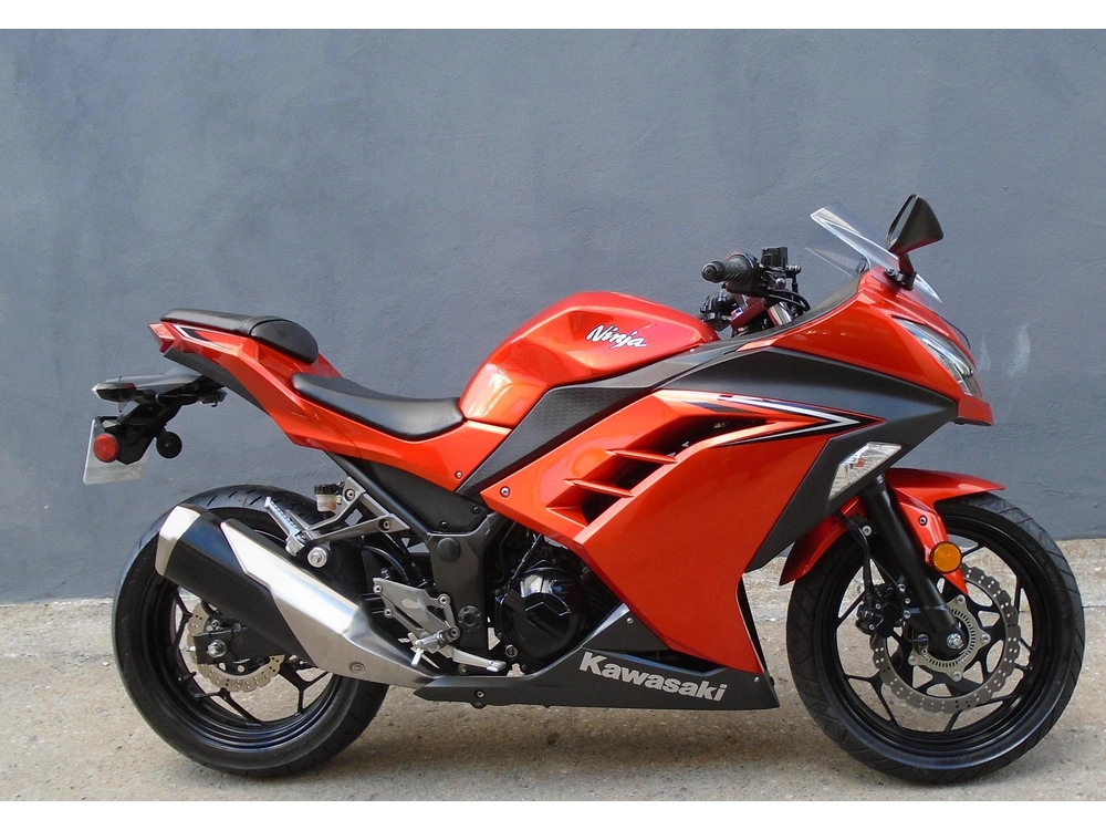 2016 Kawasaki Ninja 300 alt