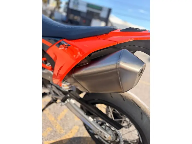 2026 KTM 690 SMC R