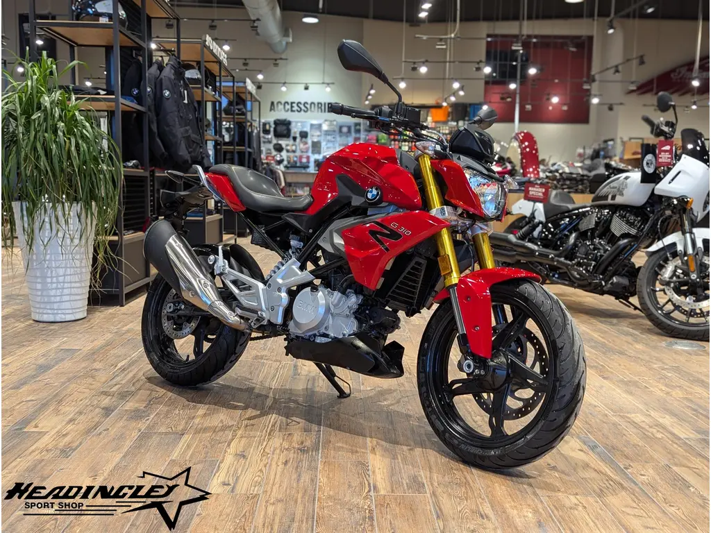 2019 BMW G 310 R // Racing Red