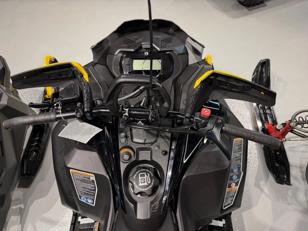 Ski-doo Summit Neo + 600 Efi 85hp 2025 alt