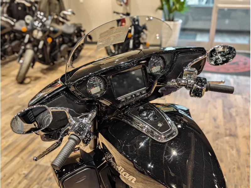 2025 Indian Motorcycle Roadmaster PowerPlus Limited with 112 + Powerband Audio Package // Black Metallic thumbnail 8