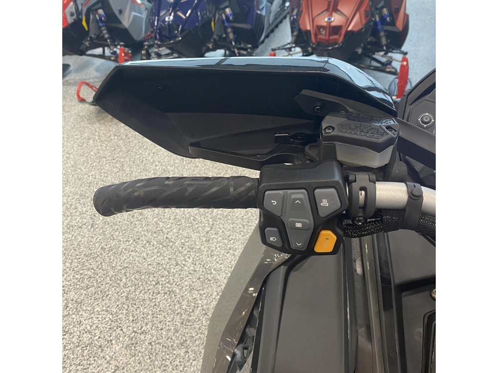 2025 Polaris Boost Switchback Assault 146 alt